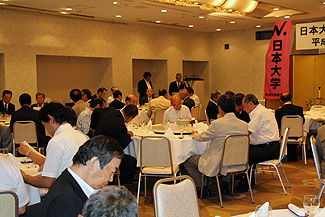 総会会場内
