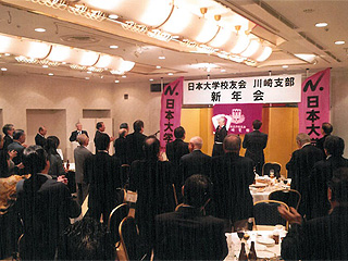 全員で校歌斉唱